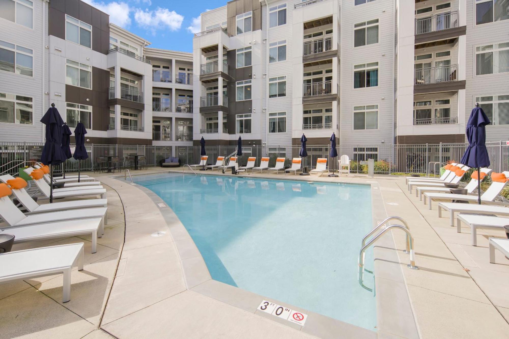 Global Luxury Suites At Reston Bagian luar foto